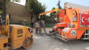 Turgutlu'da bir ilk soğuk asfalt yama makinası iş başında