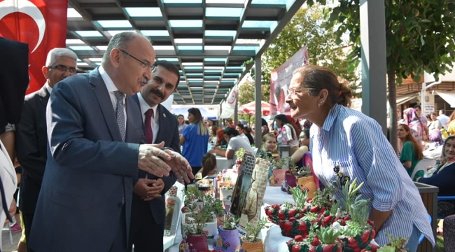 Vali Karadeniz, çilek kültür ve sanat festivaline katıldı