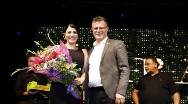 Zara muhteşem konseriyle kiraz festivaline renk kattı