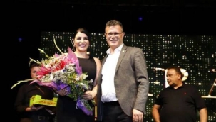 Zara muhteşem konseriyle kiraz festivaline renk kattı