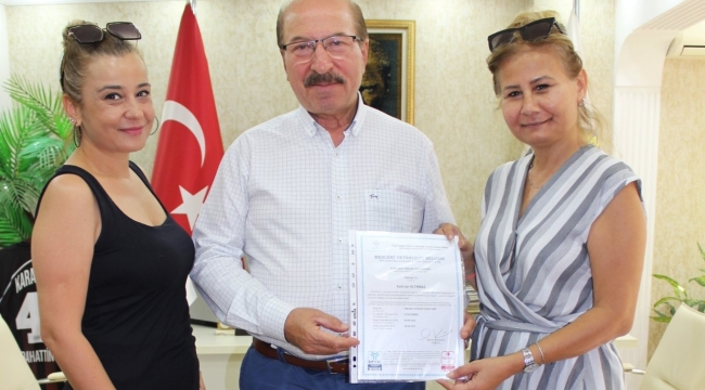 Başarılı emlak danışmanları belgelerini aldı