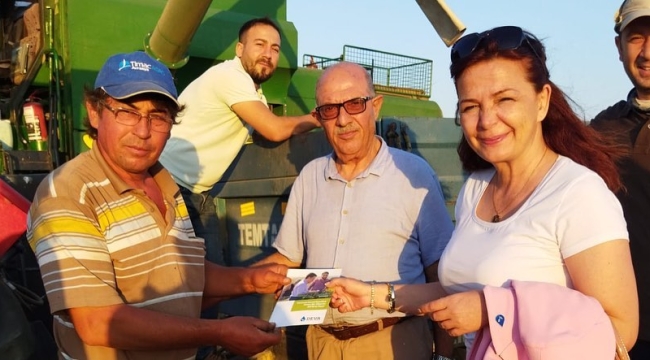 Deva partililer tarlada çitfcileri ziyaret etti