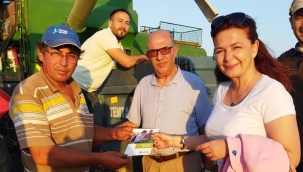 Deva partililer tarlada çitfcileri ziyaret etti