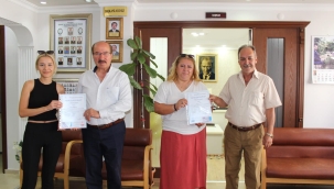 Emlak danışmanları belgelerini aldı