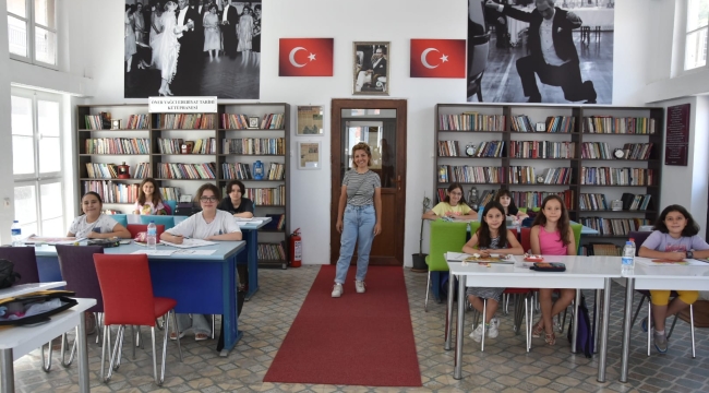 Hen egleniyorlar hem öğreniyorlar