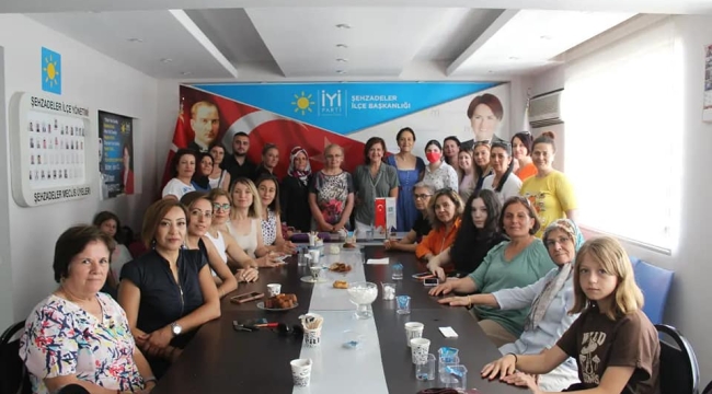 İyi partili kadınlar eğitimde
