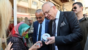 MHP'li başkan Ergün, aç vatandaşlara iğne iplik dağıttı