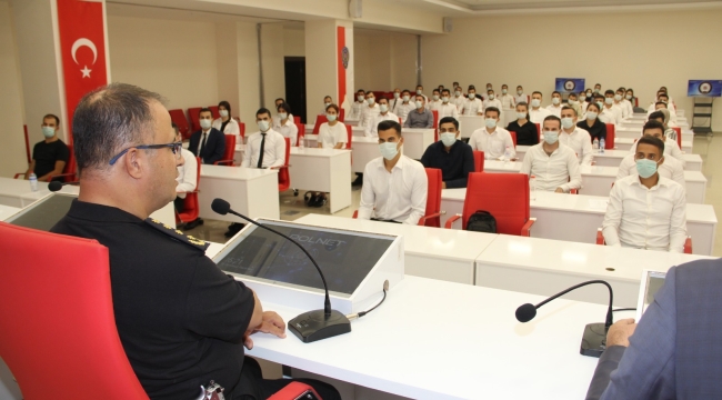 Müdür Uslusoy,Manisa'ya atanan polislerle buluştu