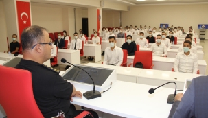 Müdür Uslusoy,Manisa'ya atanan polislerle buluştu