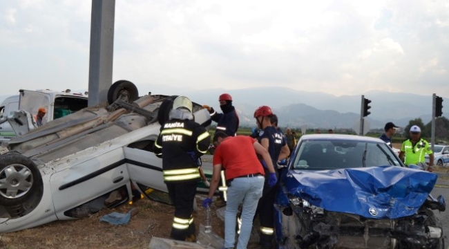 Salihli'de kaza 3 kişi öldü,iki kişi yaralandı