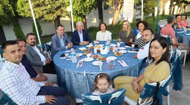 Siyasetciler dayanışma yemeğinde buluştu
