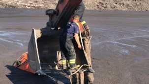 Soma'da çamur havuzu çöktü operatör kayıp