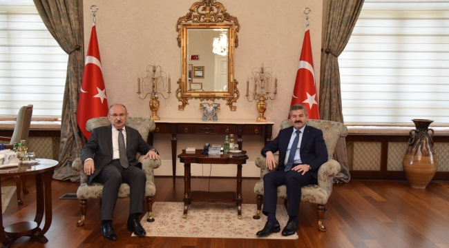 Uşak valisi Manisa'da