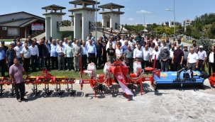 Akhisar'da çitçilere hibeli makine-ekipman dağıtımı 