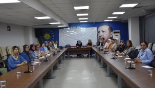 AKP'li 17 ilçe kadın kolları başkanı toplandı