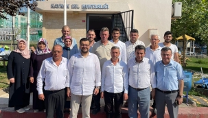 AKP'liler sandık ve mahalle başkanları toplantısı yaptı