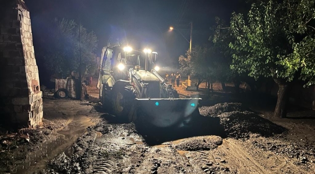 Alaşehir'de aşırı yağıştan kapanan yollar açıldı
