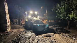 Alaşehir'de aşırı yağıştan kapanan yollar açıldı