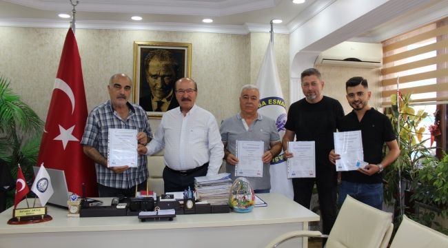 Başarılı emlak danışmanları belgelerini aldı