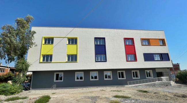 Belediye'nin kreş,sağlık ocağı ve semt pazarı yatırımları sürüyor