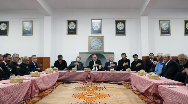Cumhurbaşkanı ilk cemevi ziyaretini yaptı