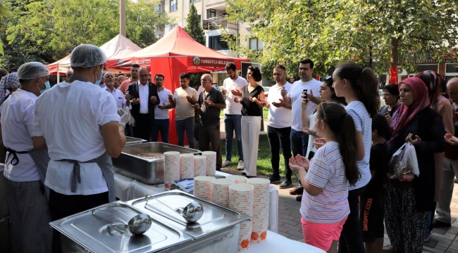 Dualar eşliğinde aşure hayrı yapıldı
