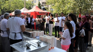 Dualar eşliğinde aşure hayrı yapıldı