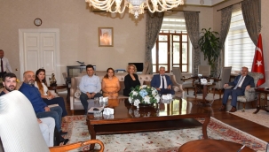 Ege Manisa'lılar federsyonu başkanı vali Karadeniz'i ziyaret etti