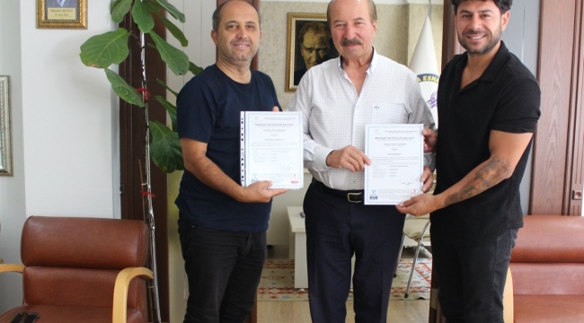 Emlak danışmanları belgelerini aldı