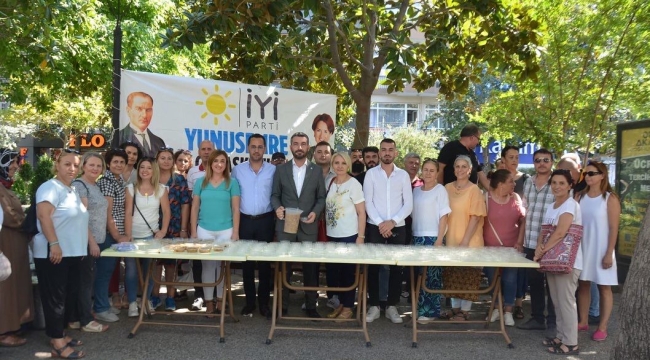 İyi parti aşure hayrı ağızları tatlandırdı