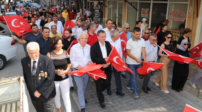 Saruhanlı'da bayrağını alan 30 agustos kutlamasına katıldı