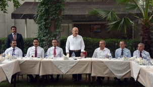 Tayini çıkan 5 kaymakama veda yemeği