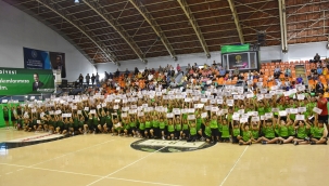 Yaz spor okullarından 1500 genç sartfika aldı