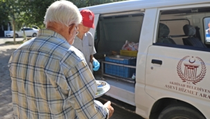 Akhisar belediyesi 'nden yoksulların evine sıcak yemek servisi