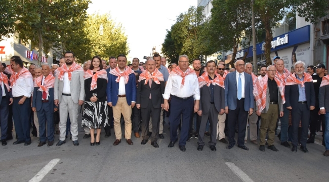 Kortej yürüyüşüne AKP'liler tam kadro katıldı
