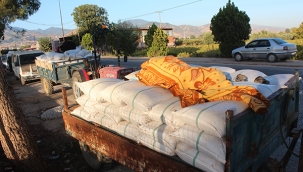 Ayazda bekleyen üreticilerin içini Öküzcüoğlu dağıttığı çorbayla ısıttı