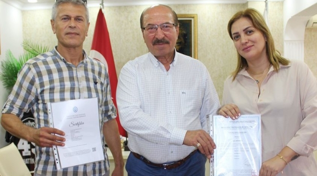 Başarılı emlak danışmanları belgelerini aldı