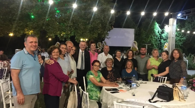 CHP'liler ilçe kadın kolları yöneticisini mutlu gününde yanlız bırakmadı