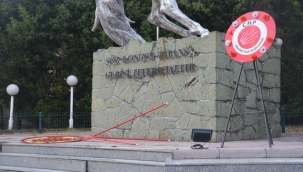 Fırtınada yıkamadı dimdik ayakta