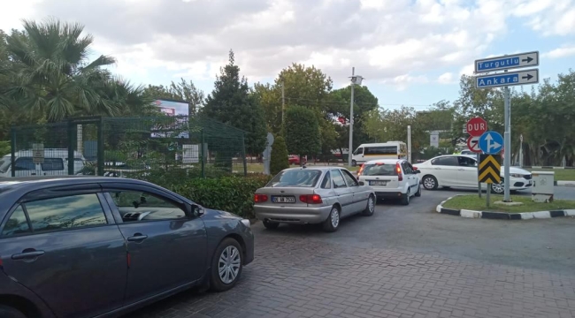 İyi partili Çelik'ten belediyelere trafik tepkisi