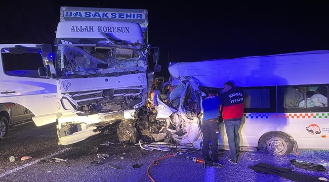 Kazada 7 kişi öldü 10 kişi yaralandı