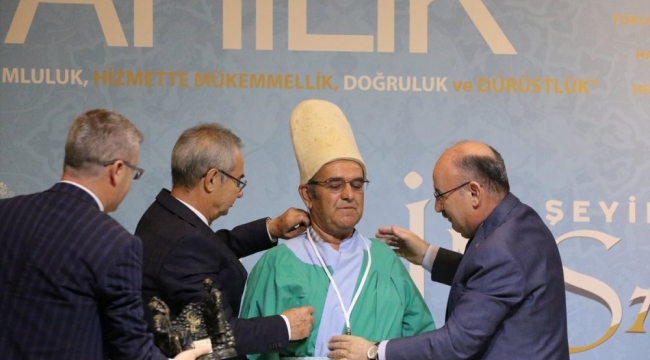 Manisa'da 63 yıldır terzilik yapan 76 yaşındaki Kömüldaş yılın ahisi 