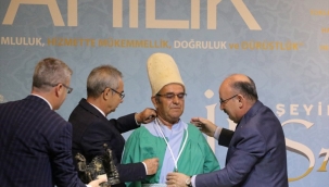 Manisa'da 63 yıldır terzilik yapan 76 yaşındaki Kömüldaş yılın ahisi 