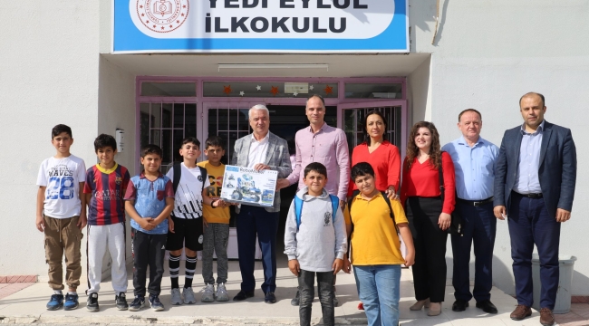 Saruhanlı'da en çok atık pil toplayan okullar ödüllerini aldı