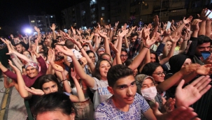 Saruhanlıları düşman işglinden kurtuluş gününde Zara çoşturdu