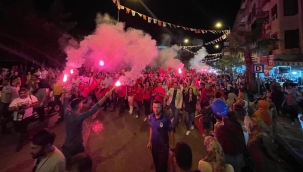 Turgutlu'da 100.yıl kutlmasında yer yerinden oynadı