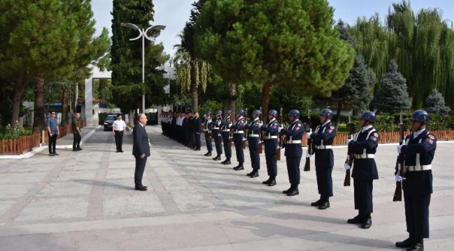 Vali Karadeniz il Jandarma komutanlığını zyaret etti