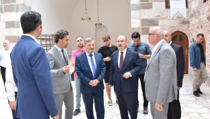 Vali Karadeniz resterasyonu tamamlanan camide incelemelerde bulundu