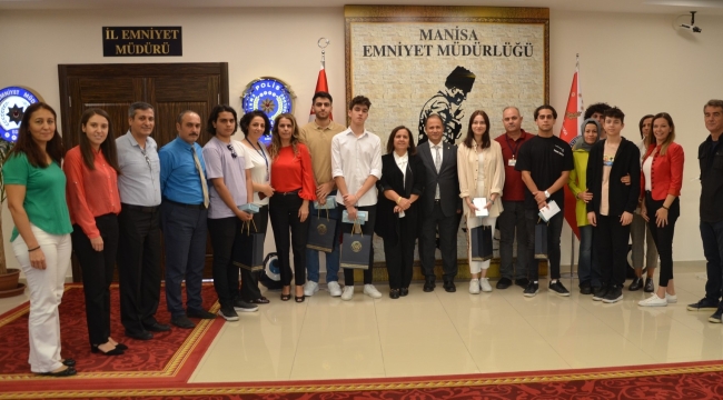 YKS sınavında başarılı olan çoçuklar ödüllendirildi