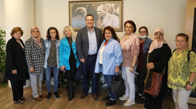 Akhisar 8 mart kadın derneği üyeleri başkan Dutlulu'yu ziyaret etti